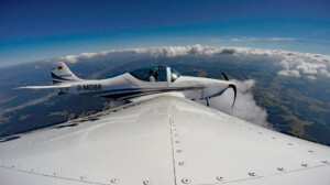Ultraleichtflugzeug über dem Schwarzwald und Freiburg. Breezer CR. Ultraleichtflugzeug über dem Schwarzwald und Freiburg. Breezer CR.