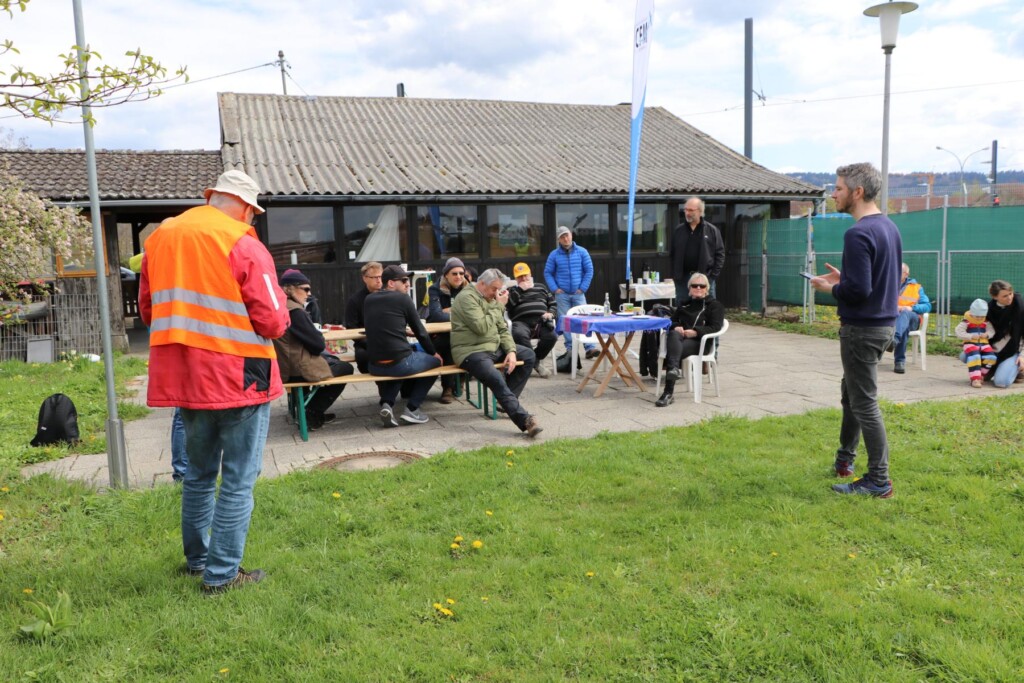Vereinsgemeinschaft im Clubheim auf dem Flugplatz Freiburg